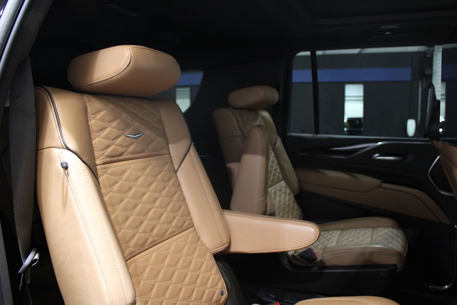 Used 2023 Cadillac Escalade ESV Premium Luxury w/ Performance Package AWD/4WD image 21