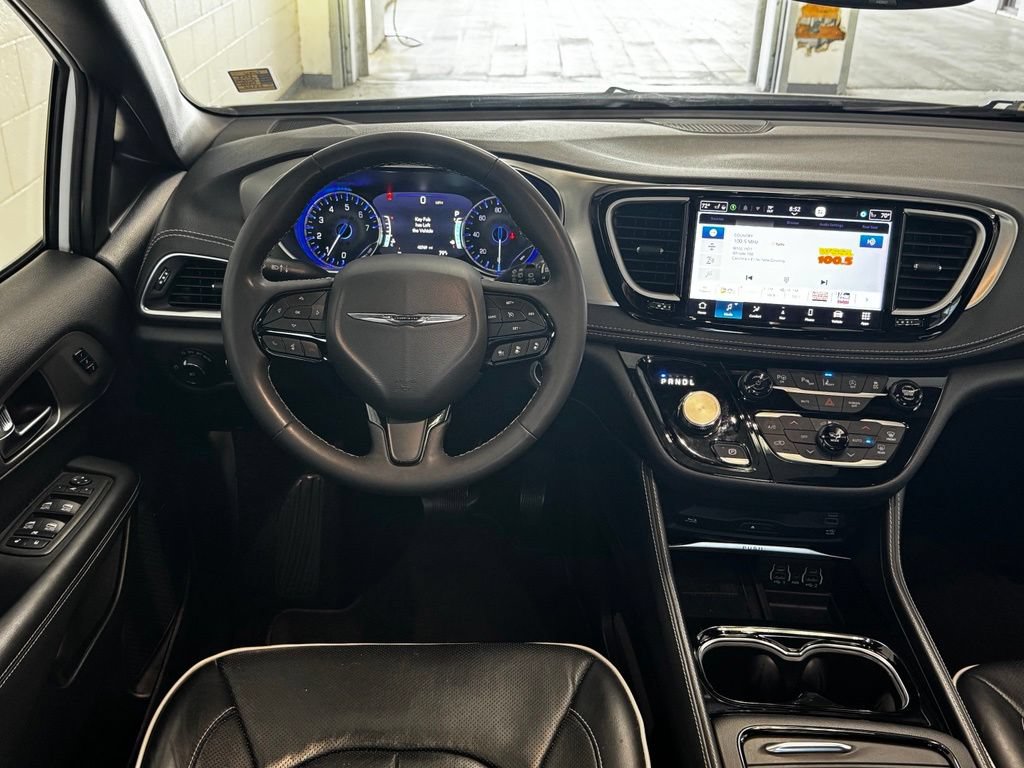 Certified 2023 Chrysler Pacifica Limited w/ Uconnect Theater Family Group FWD image 16