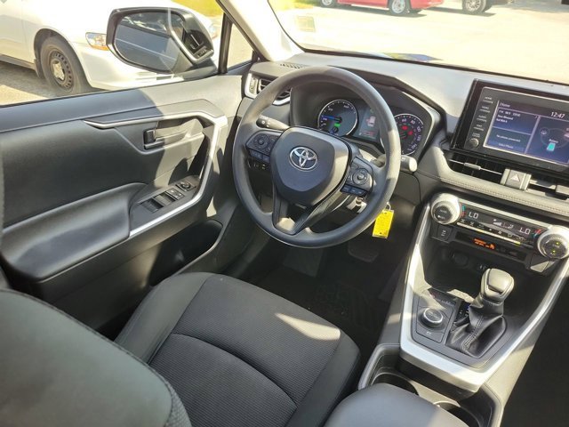 Used 2019 Toyota RAV4 LE image 22