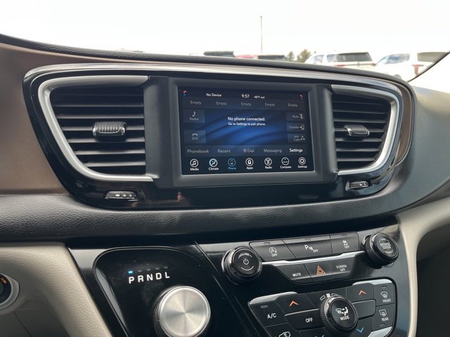 Used 2018 Chrysler Pacifica LX image 49