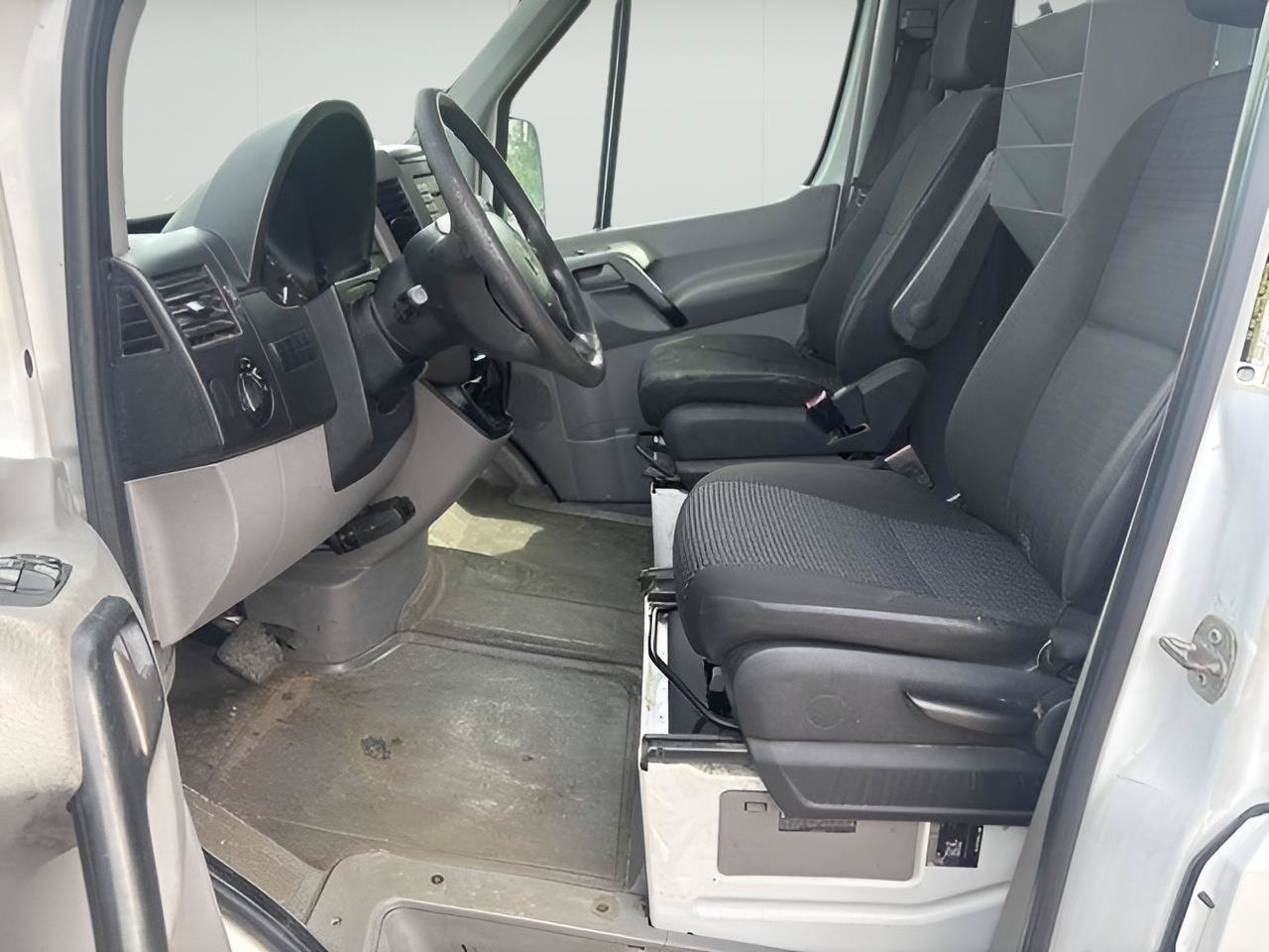 Used 2014 Freightliner Sprinter 2500 RWD image 20