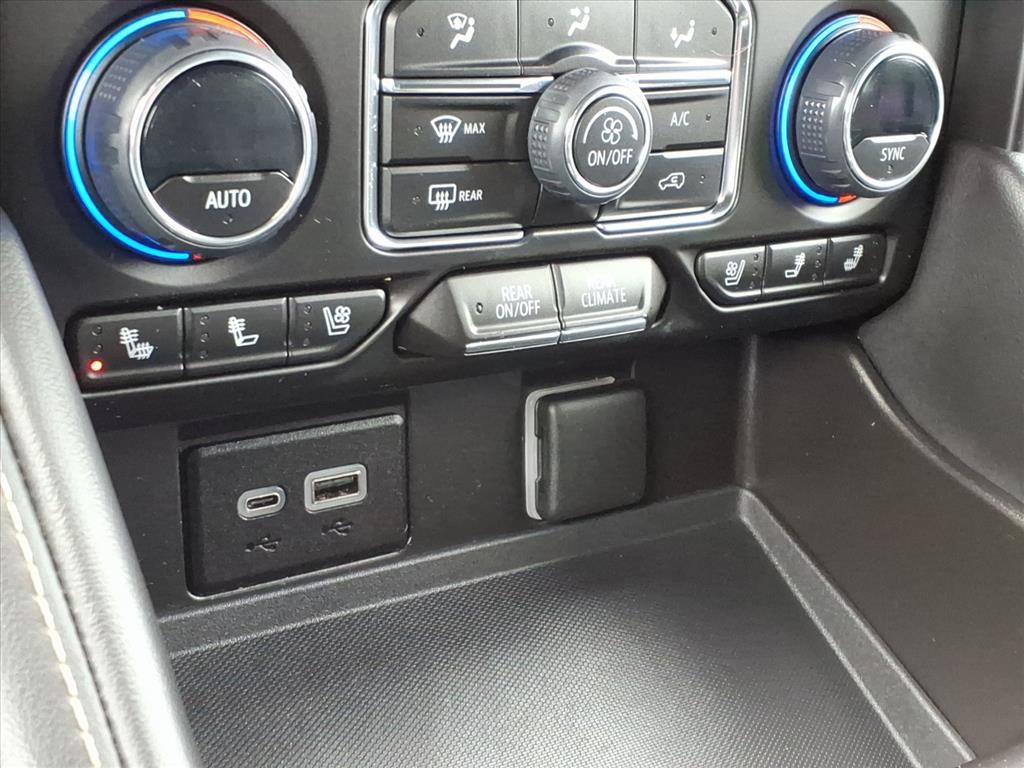 Used 2023 Chevrolet Suburban Premier image 14