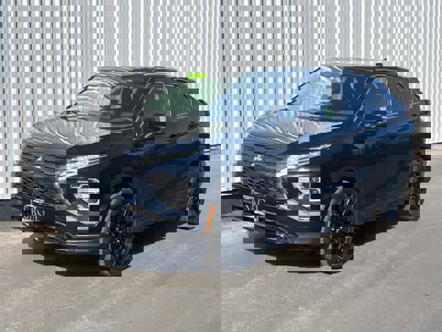 Used 2024 Mitsubishi Eclipse Cross LE image 1