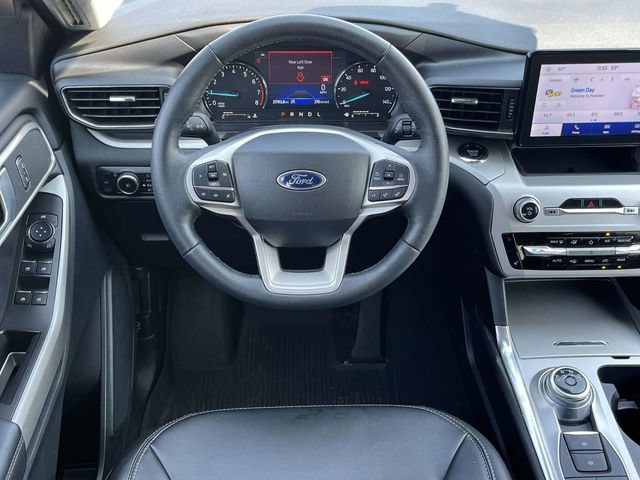 Used 2023 Ford Explorer XLT w/ Equipment Group 202A AWD/4WD image 18
