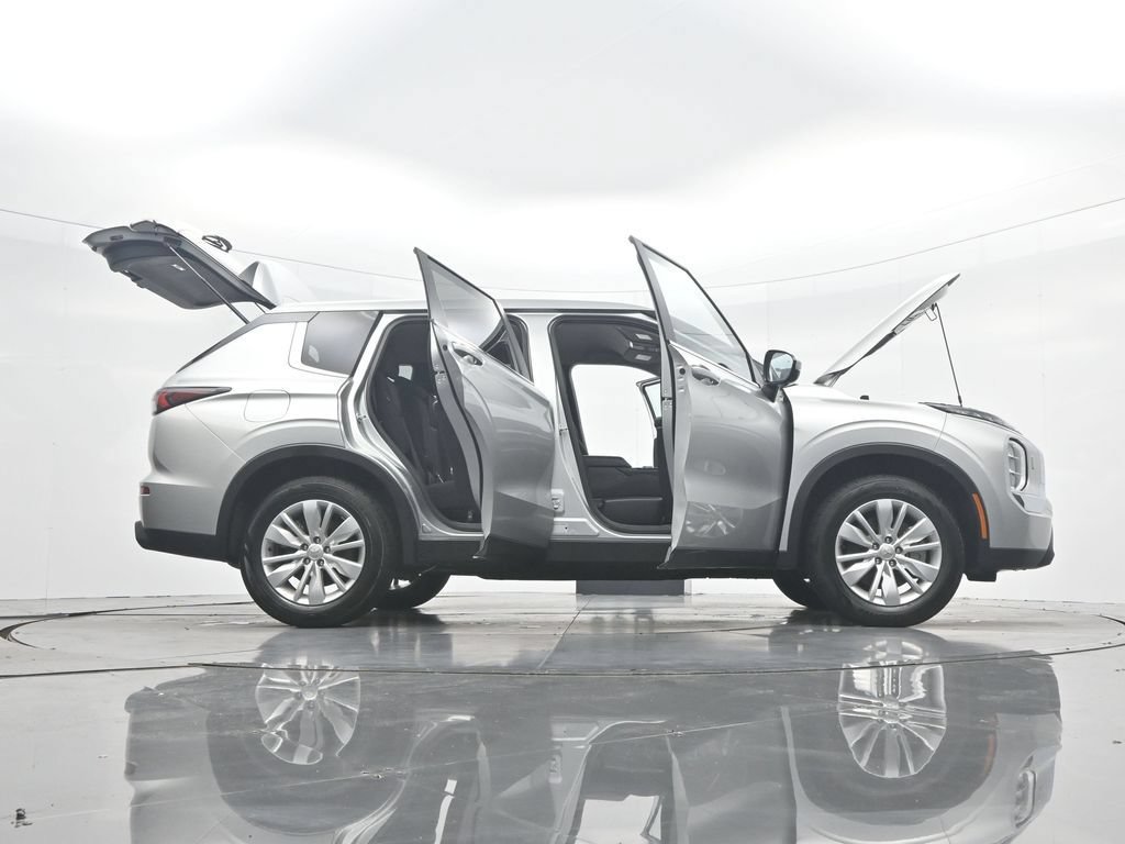 Used 2025 Mitsubishi Outlander ES AWD/4WD image 52