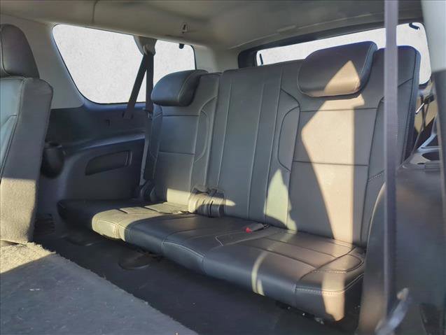 Used 2020 Chevrolet Suburban LT w/ Luxury Package image 21