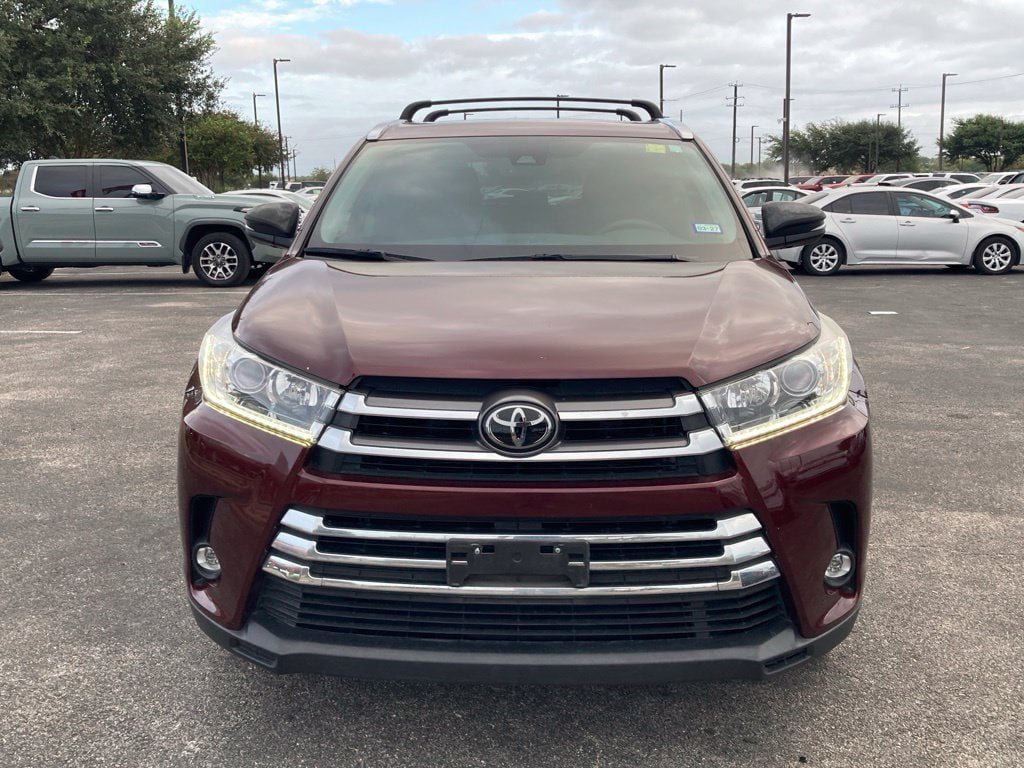 Used 2019 Toyota Highlander Limited FWD image 2