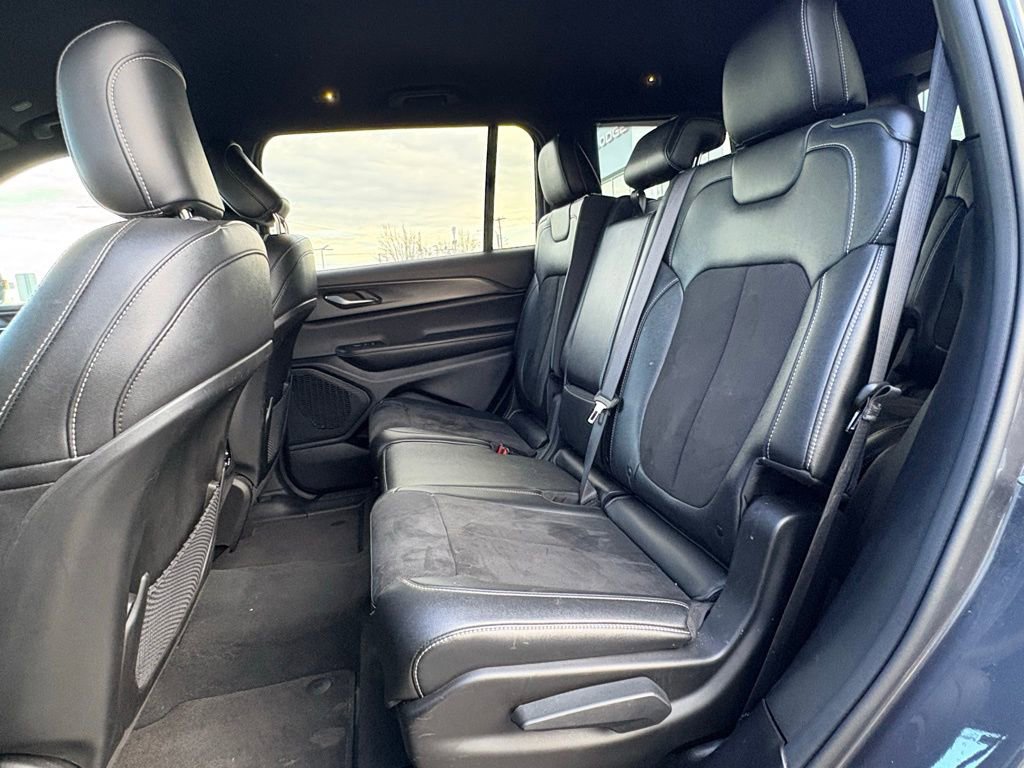 Used 2024 Jeep Grand Cherokee L Laredo image 13