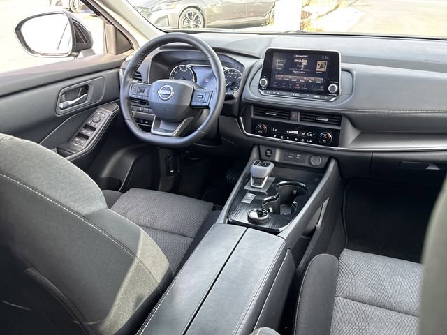 Certified 2025 Nissan Rogue SV image 25