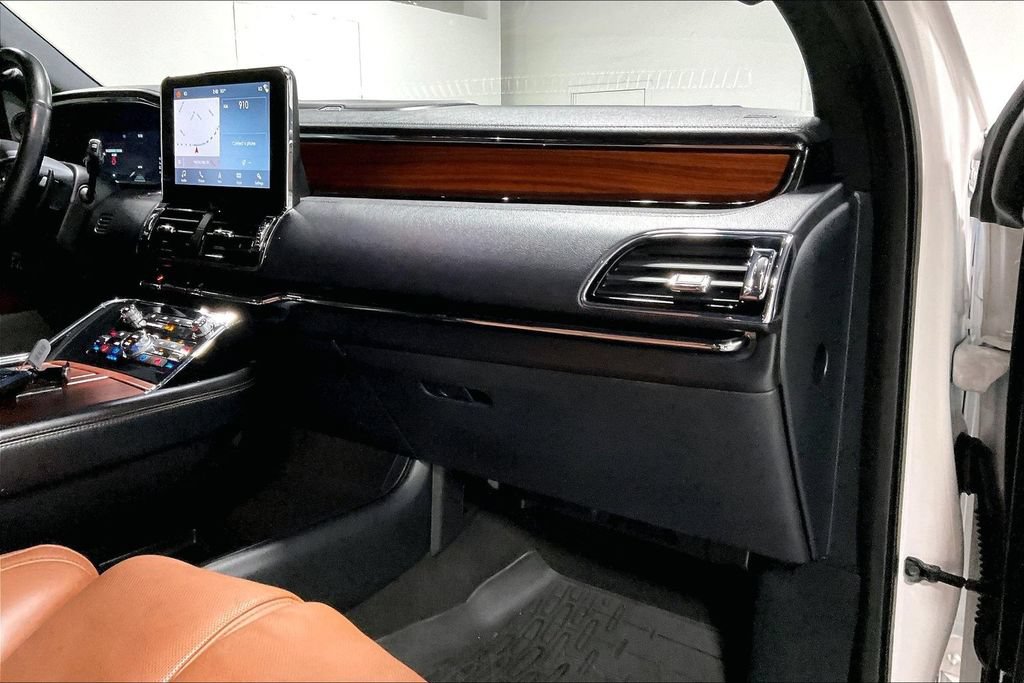 Used 2018 Lincoln Navigator Reserve w/ Technology Package AWD/4WD image 19