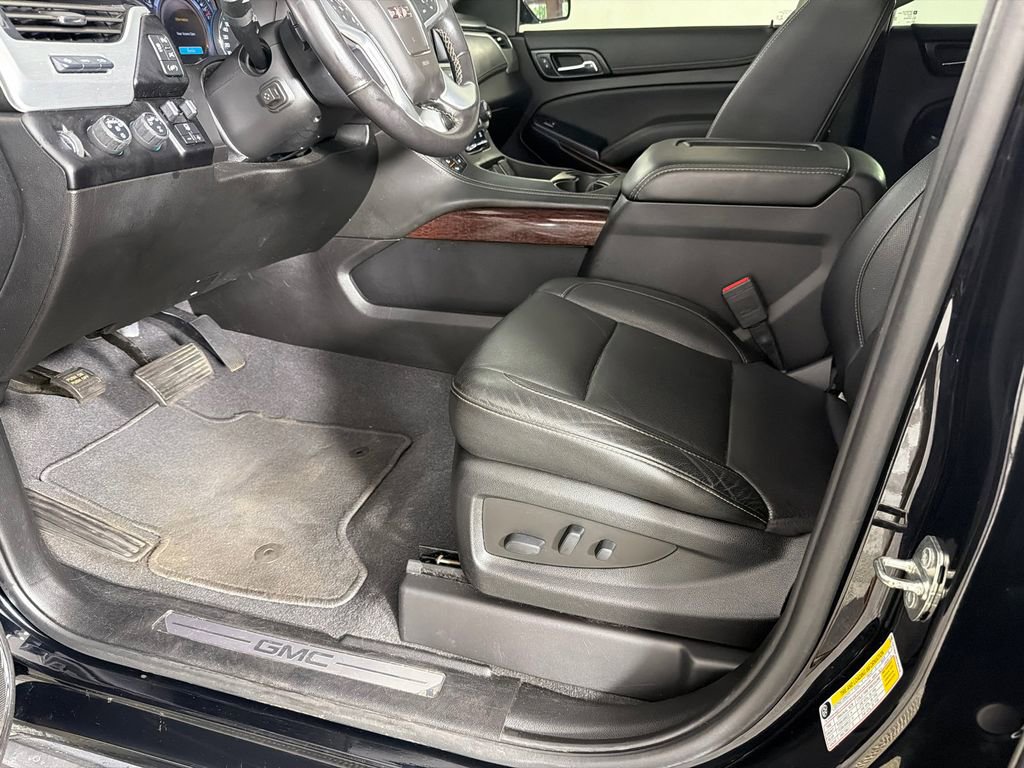Used 2019 GMC Yukon SLT w/ Graphite Performance Edition AWD/4WD image 11