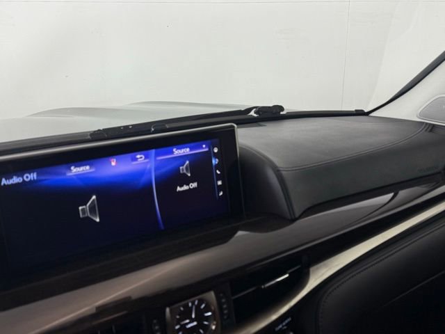 Used 2021 Lexus LX 570 4WD w/ 3rd Row & Luxury Pkg image 33