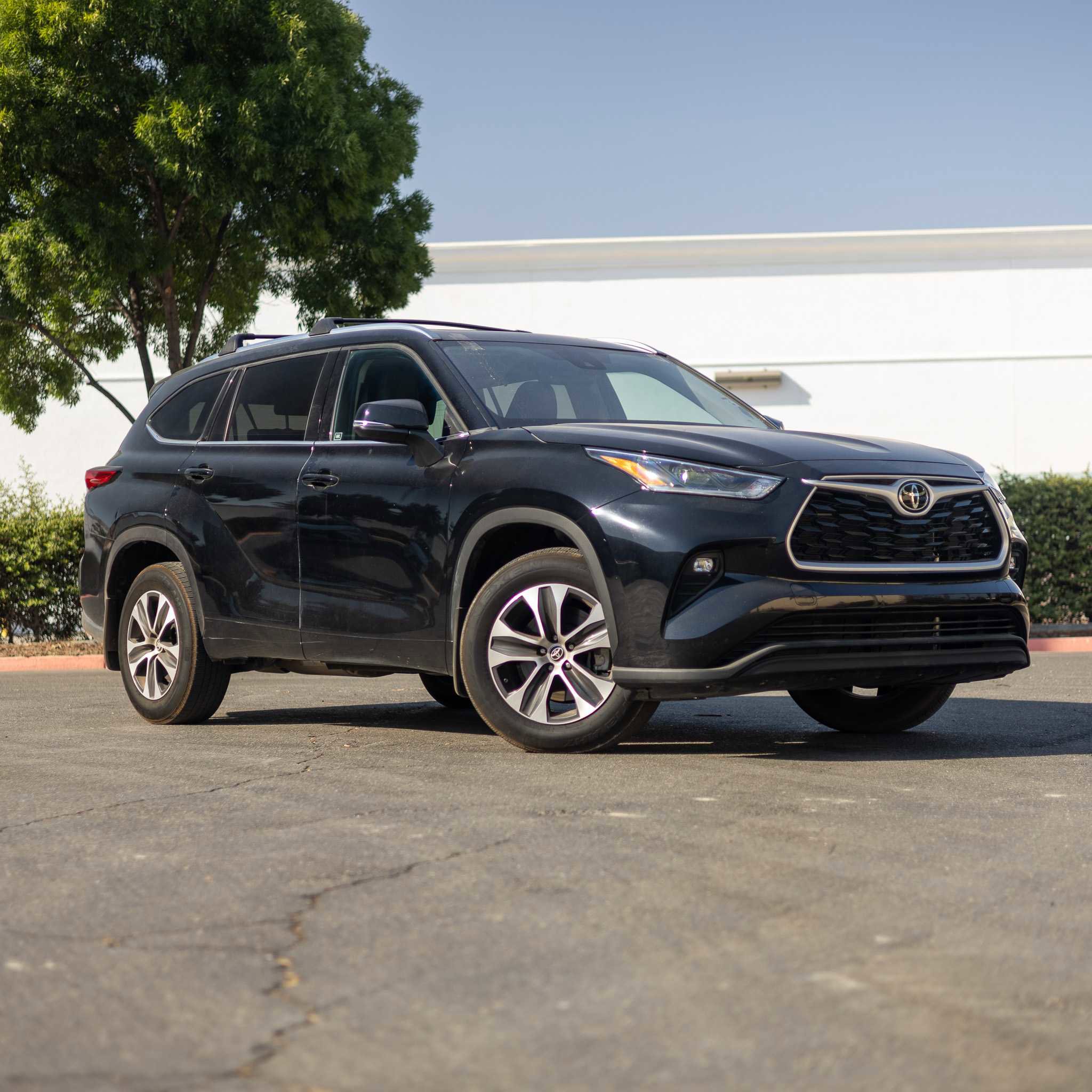 Used 2021 Toyota Highlander XLE image 1