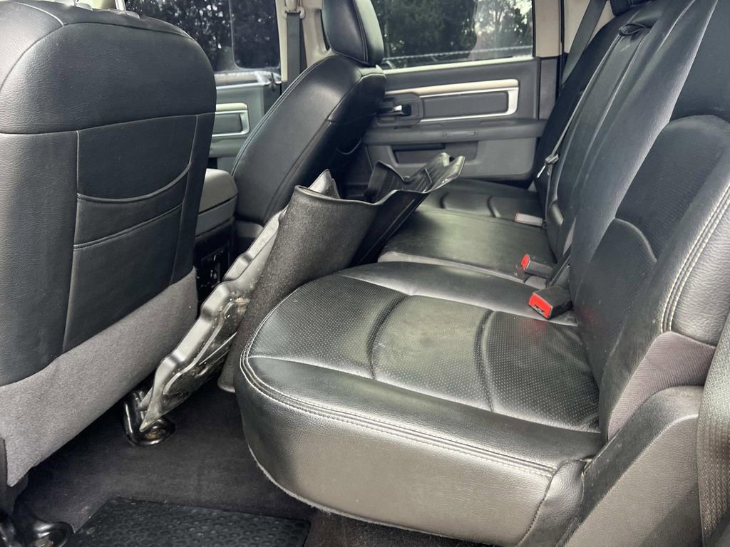 Used 2018 RAM 1500 SLT AWD/4WD image 10