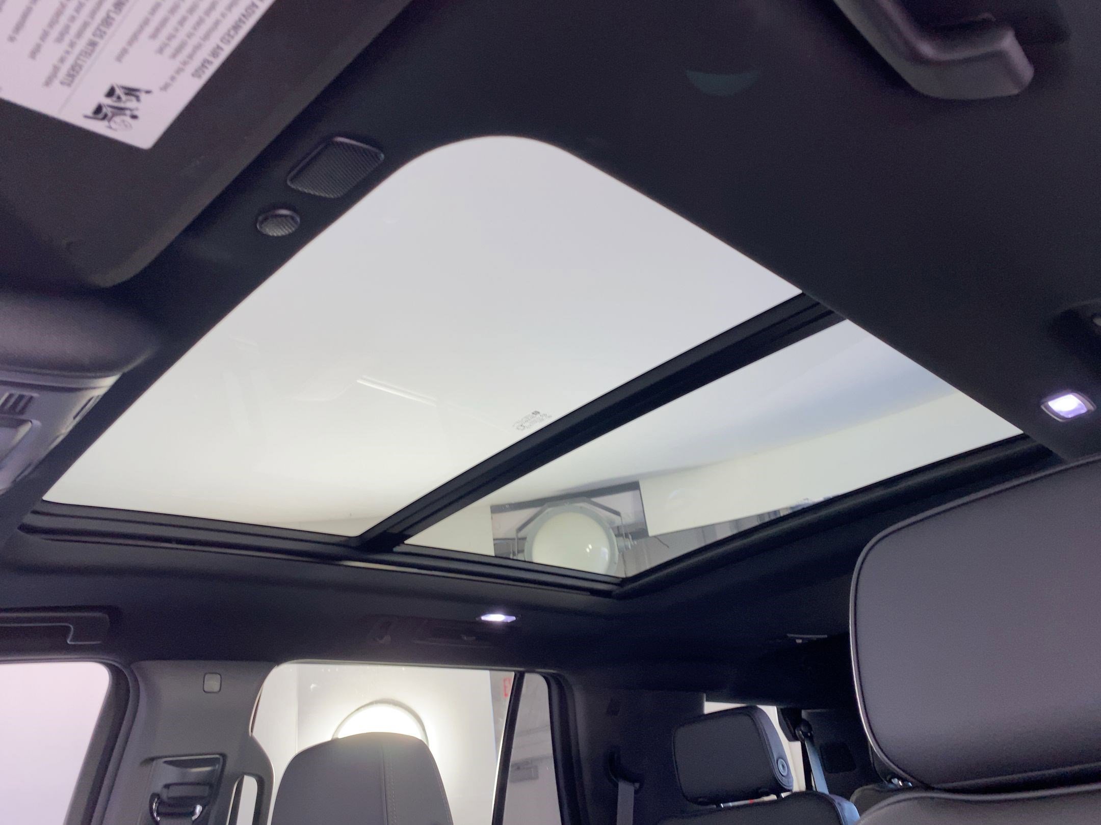 Used 2021 GMC Yukon Denali w/ Denali Premium Package image 12