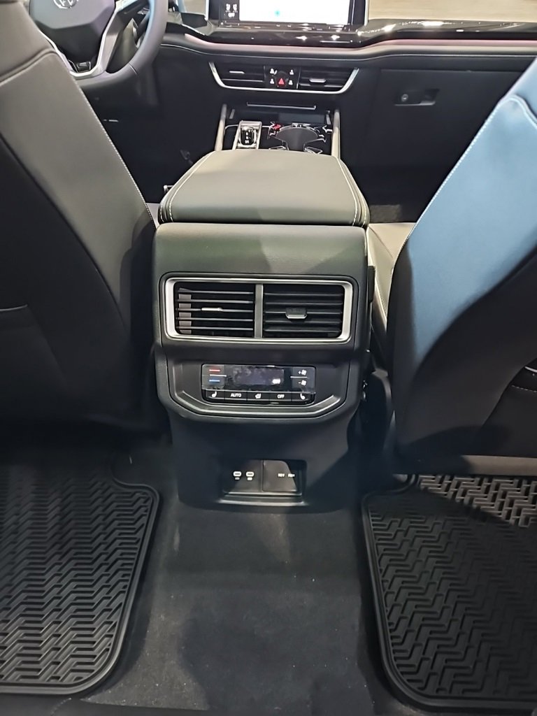 New 2026 Volkswagen Atlas SEL Premium R-Line image 18