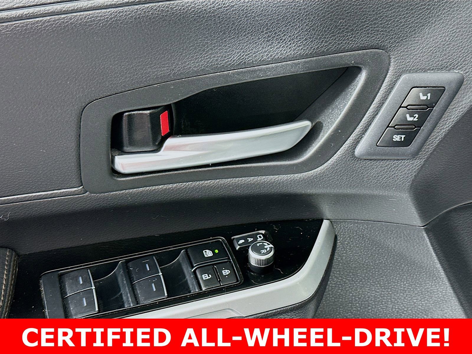 Certified 2025 Toyota Sienna Platinum image 33