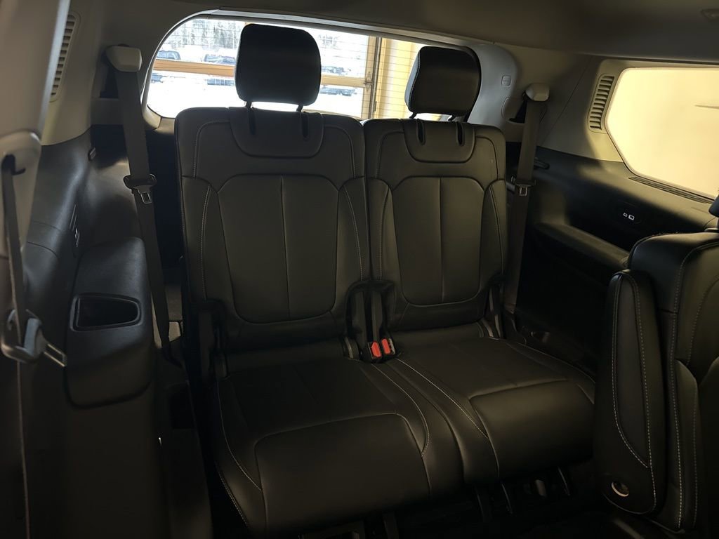 Used 2022 Jeep Grand Cherokee L Limited image 19