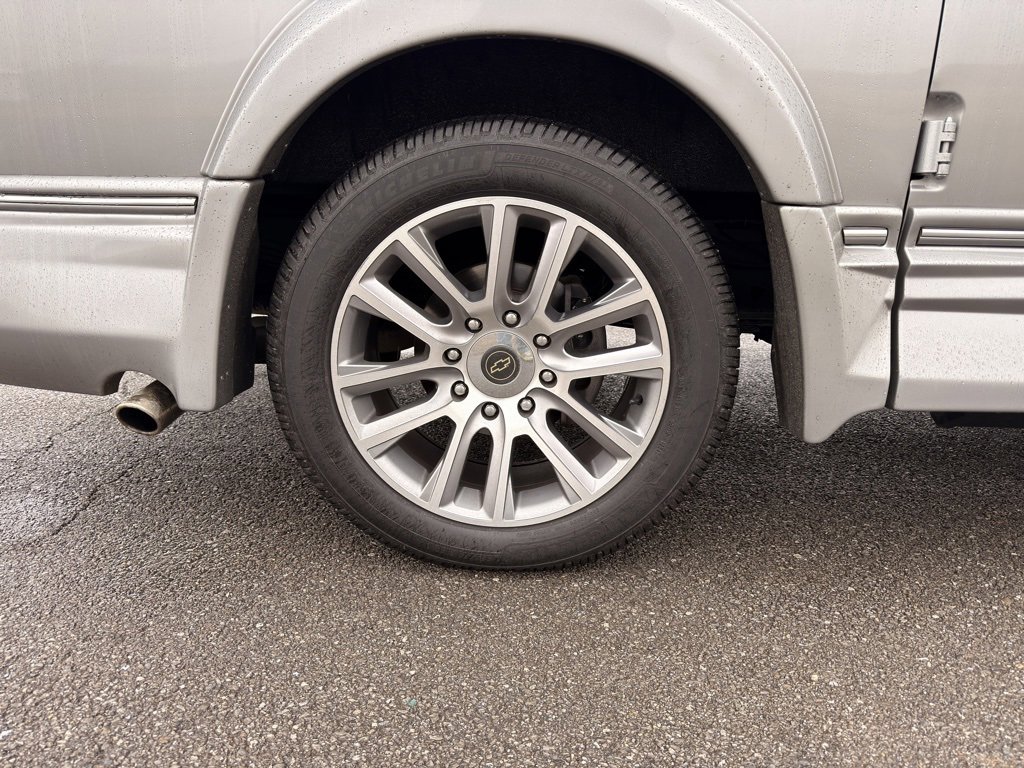 Used 2021 Chevrolet Express 2500 LS w/ Enhanced Convenience Package image 22