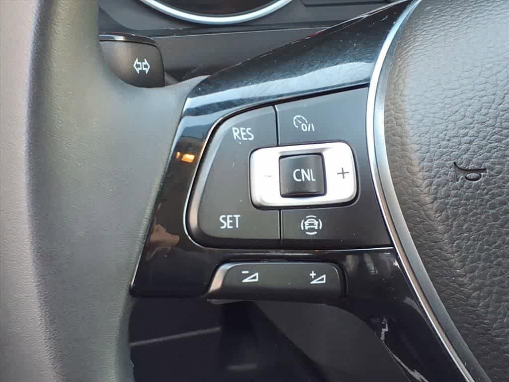 Used 2020 Volkswagen Tiguan SE image 17