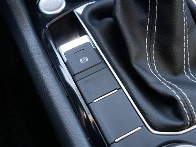 Certified 2025 Volkswagen Taos SE w/ Panoramic Sunroof Package image 31