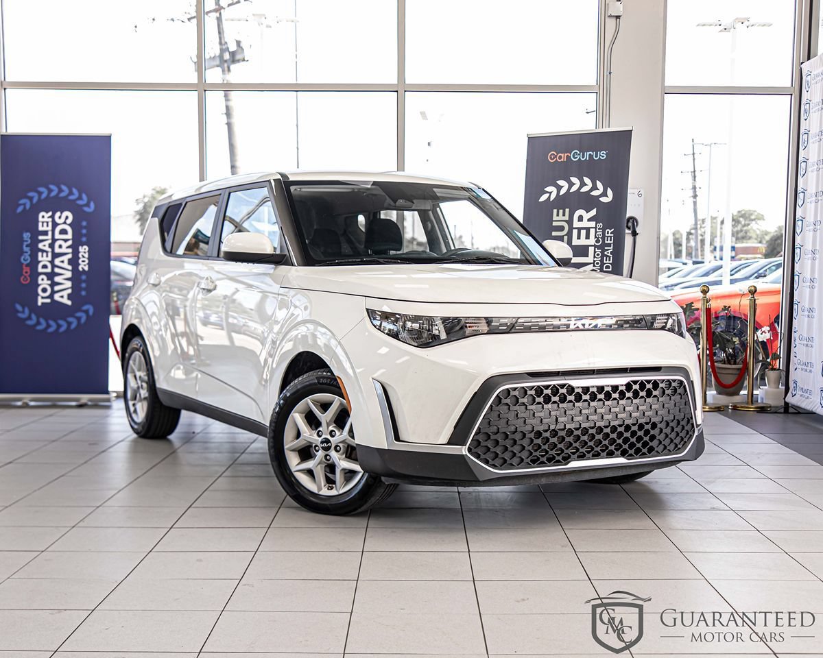 Used 2023 Kia Soul LX w/ Option Group 015 FWD image 3
