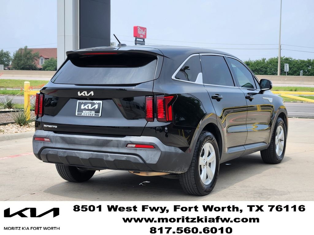 Used 2023 Kia Sorento LX FWD image 4