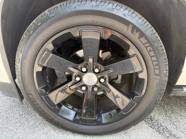 Used 2017 Cadillac Escalade ESV Platinum AWD/4WD image 9