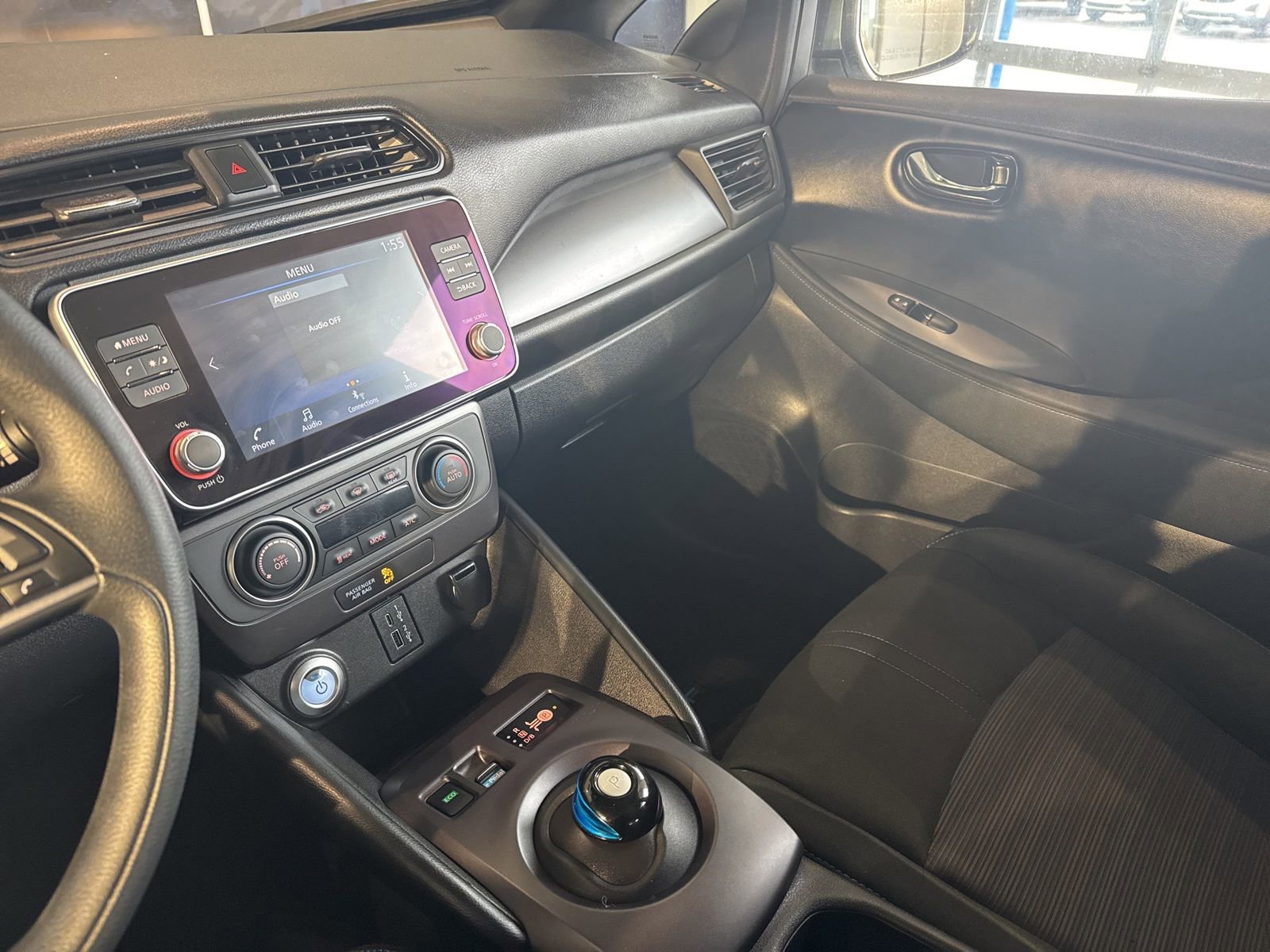 Used 2022 Nissan Leaf S image 22