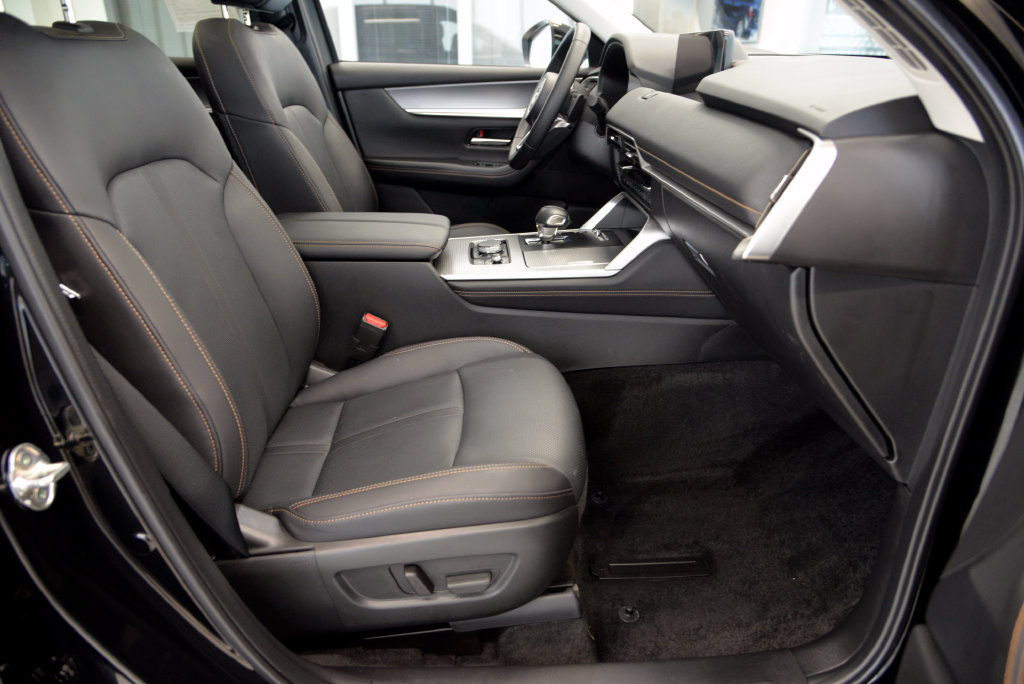 Certified 2025 MAZDA CX-90 Plug-In Hybrid w/Premium Sport AWD/4WD image 32