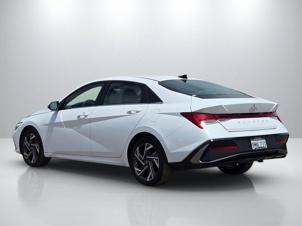 Used 2024 Hyundai Elantra SEL w/ Convenience Package FWD image 6