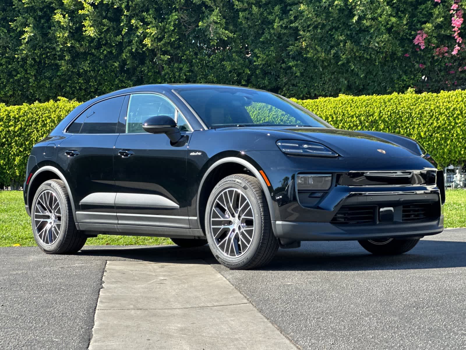 New 2026 Porsche Macan Electric RWD image 10
