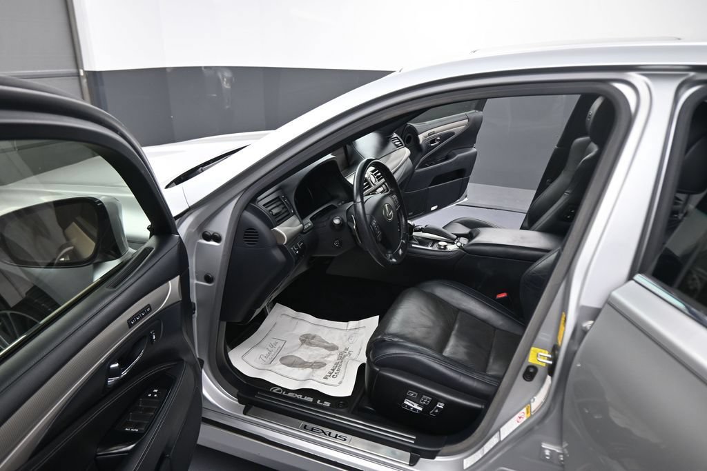 Used 2013 Lexus LS 460 AWD w/ F-Sport Pkg image 41