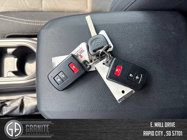 Used 2021 Toyota Tacoma TRD Off-Road AWD/4WD image 27