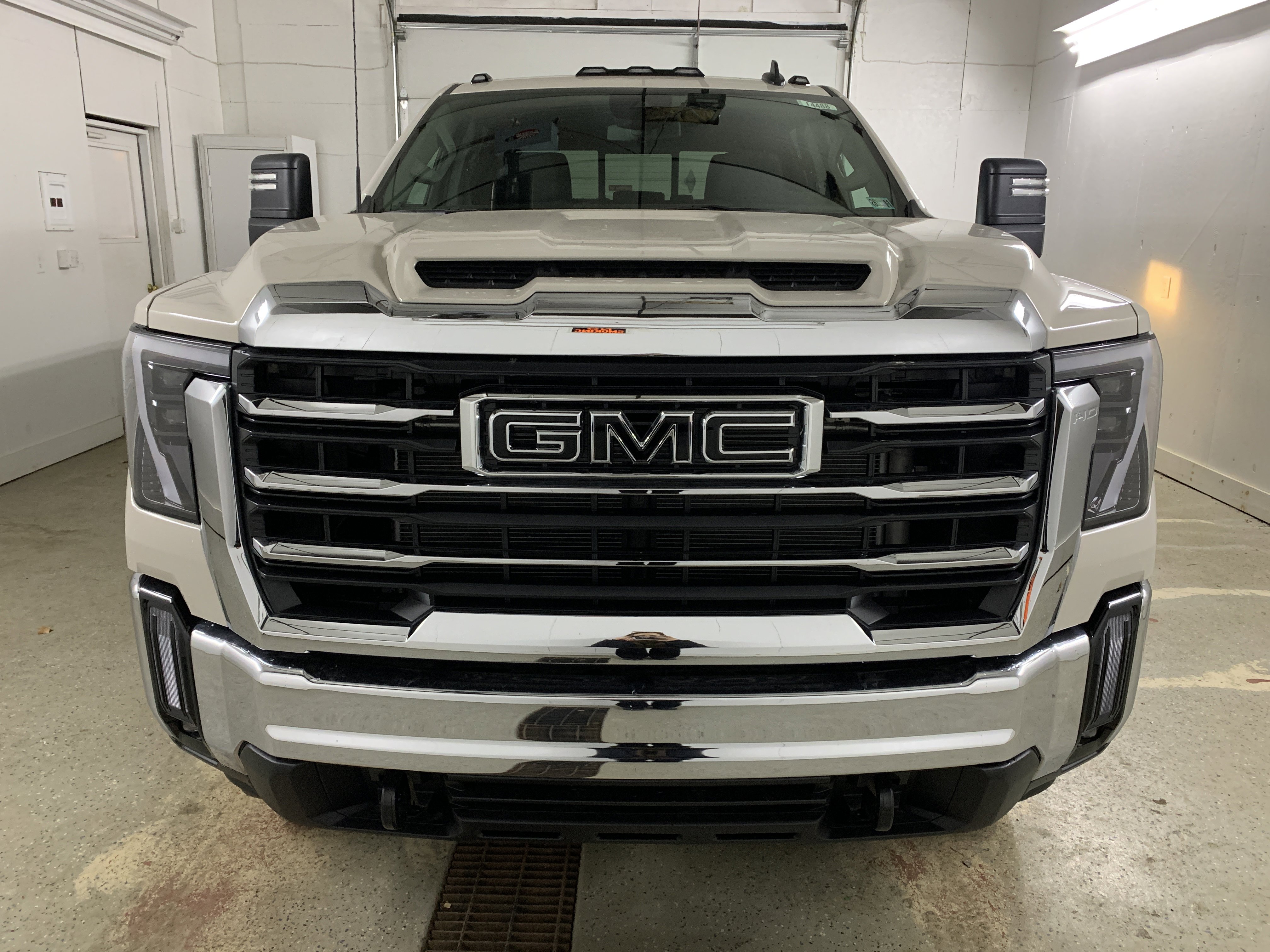 New 2026 GMC Sierra 2500 SLE image 2