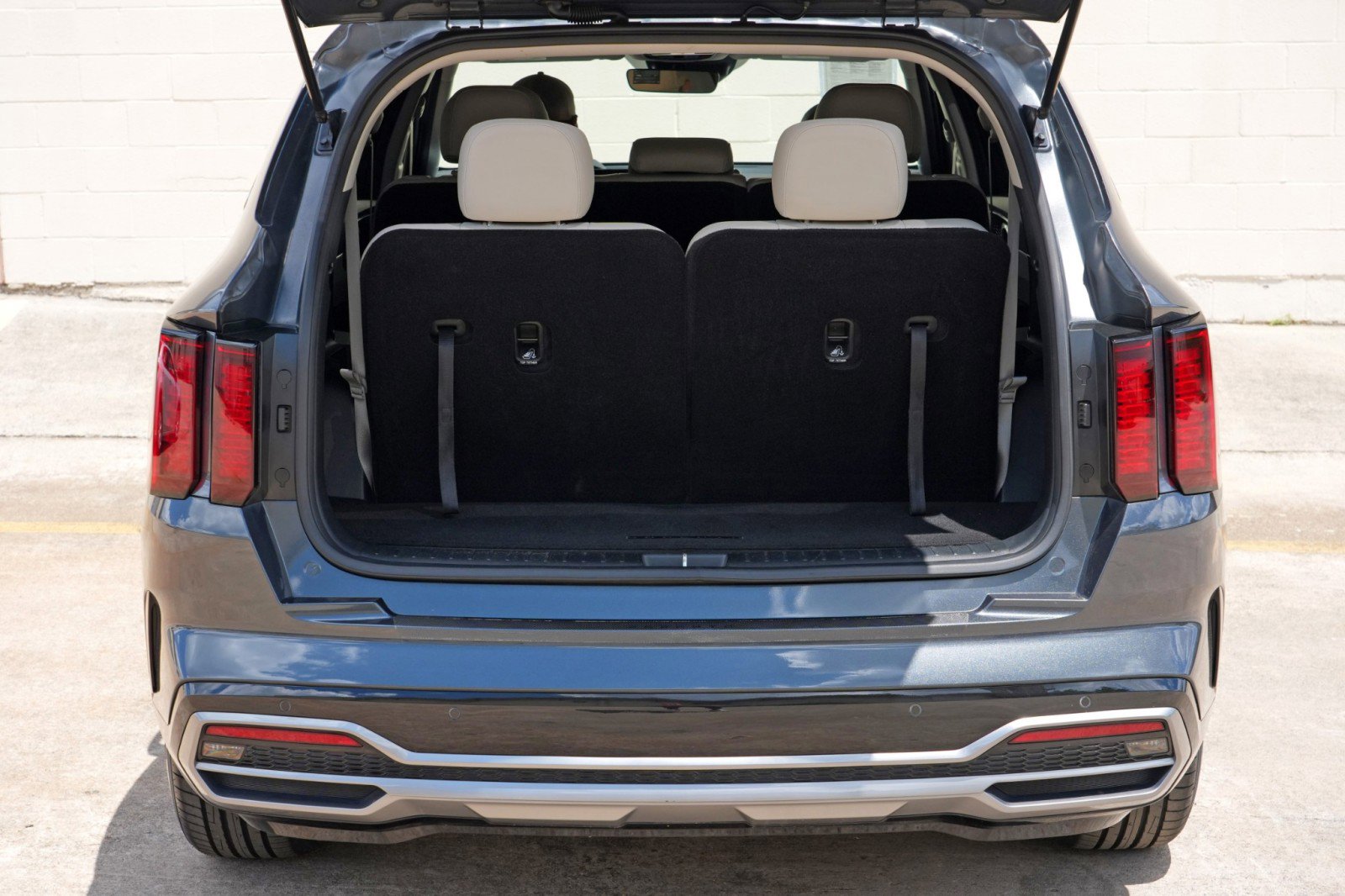 Used 2022 Kia Sorento S w/ Panoramic Sunroof Package FWD image 9