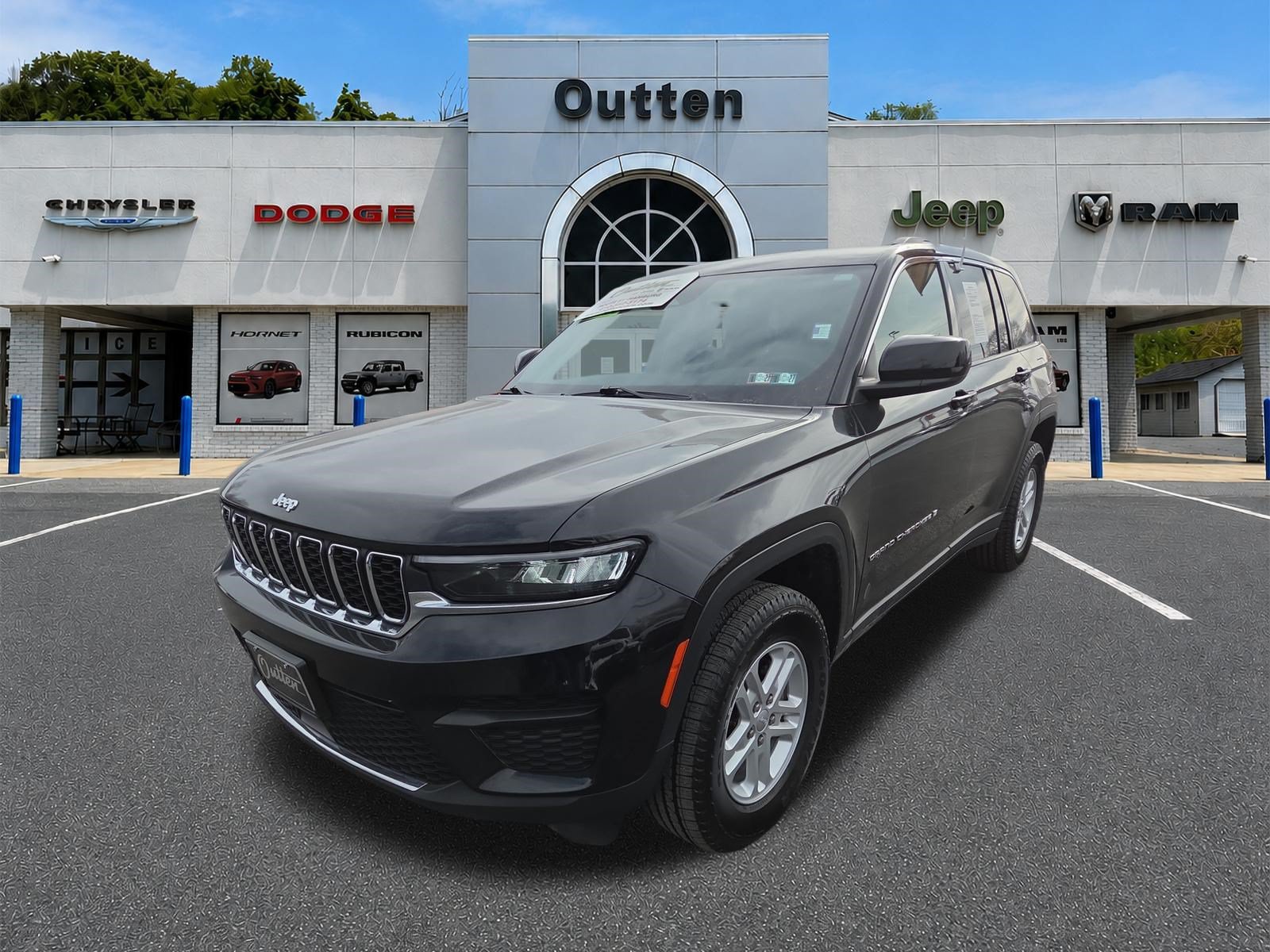Used 2023 Jeep Grand Cherokee Laredo AWD/4WD image 8