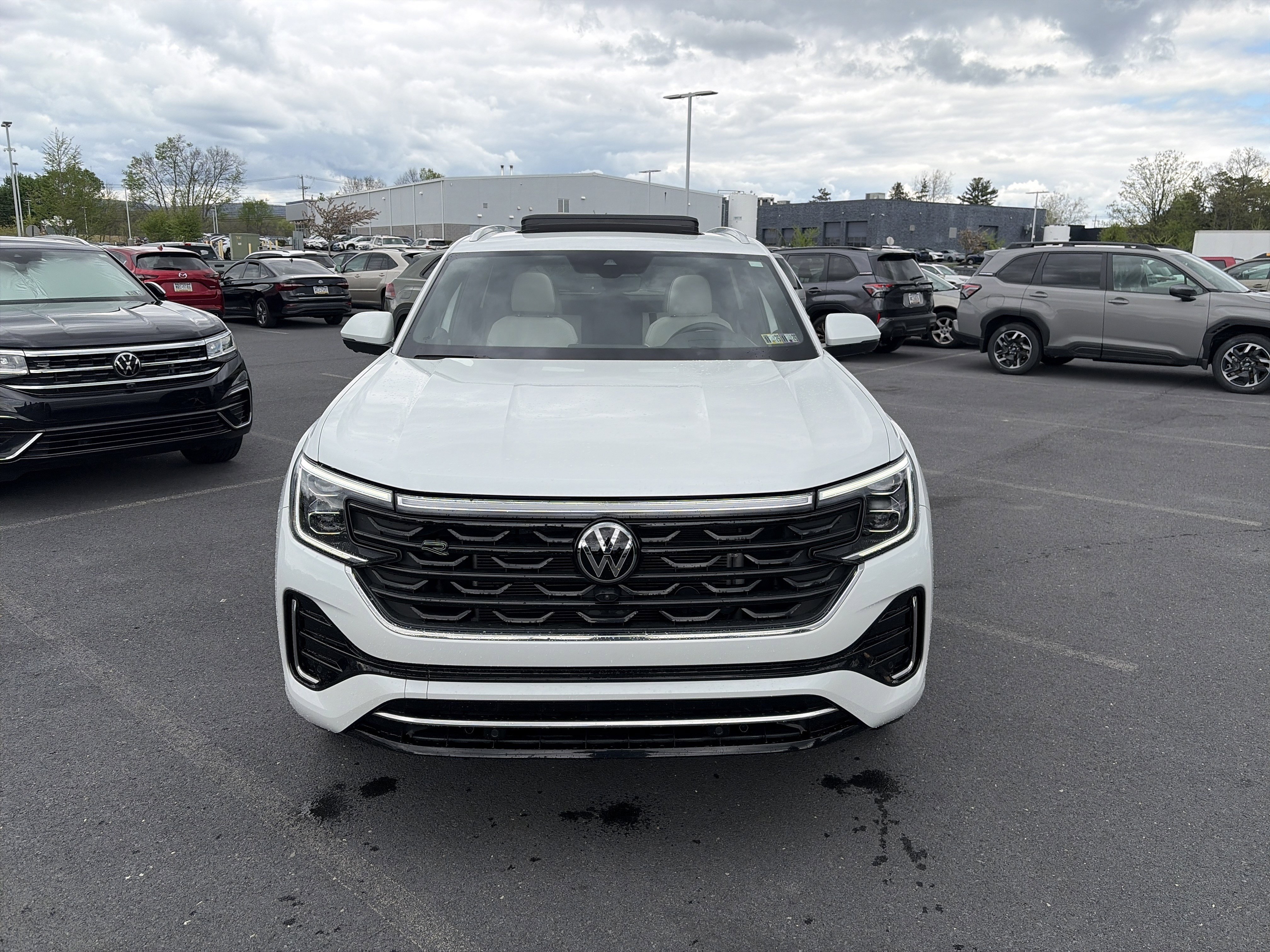 Used 2024 Volkswagen Atlas Cross Sport SEL Premium R-Line image 2