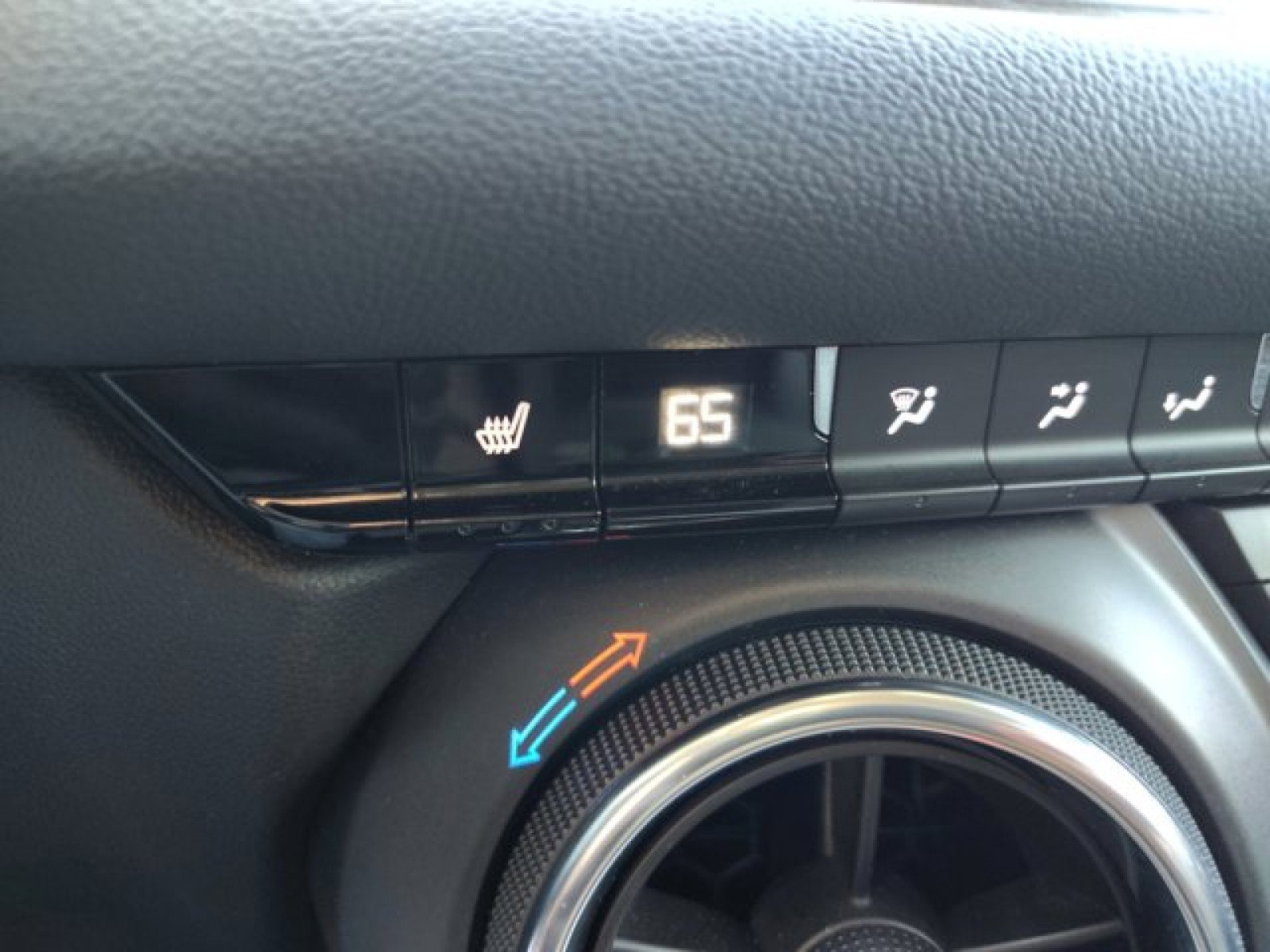 Used 2023 Chevrolet Blazer LT image 25