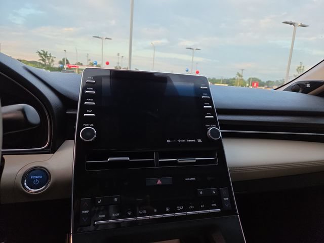 Used 2019 Toyota Avalon Limited FWD image 17