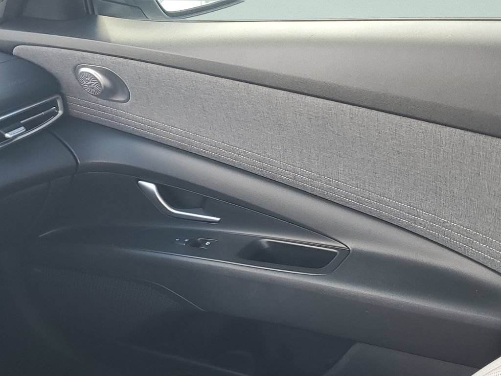 Used 2021 Hyundai Elantra Limited FWD image 13
