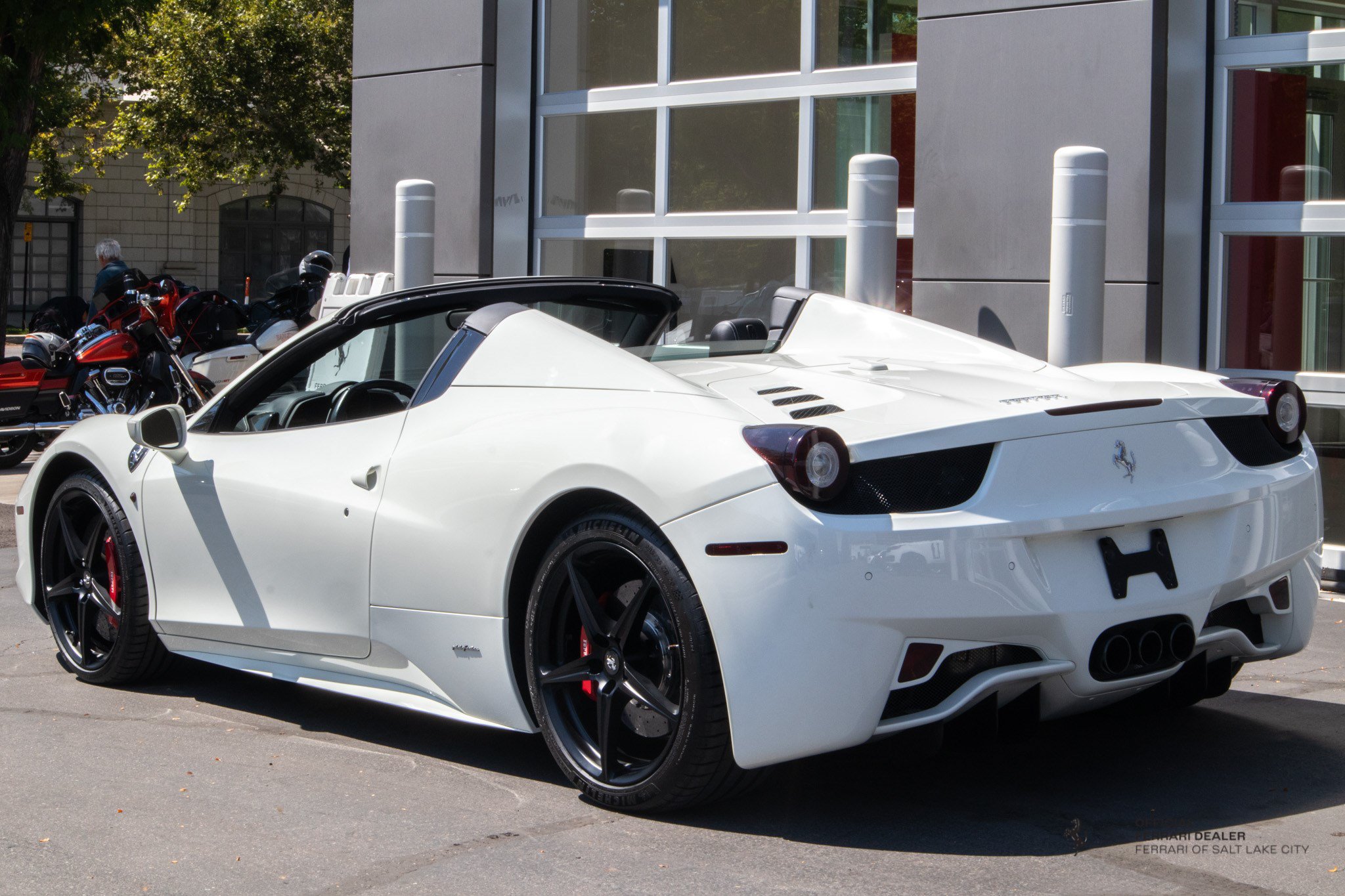 Used 2013 Ferrari 458 Spider RWD image 3