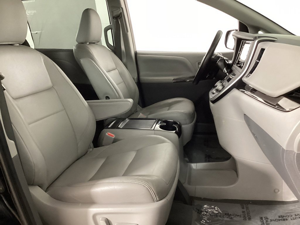 Used 2020 Toyota Sienna XLE FWD image 23