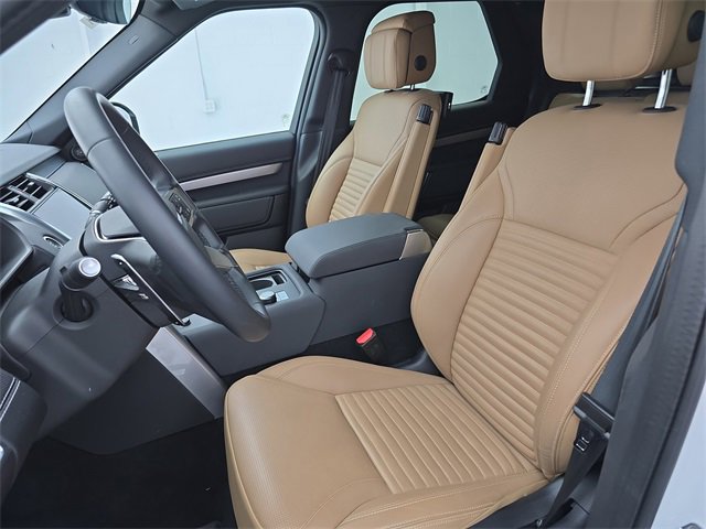 Certified 2025 Land Rover Discovery Dynamic SE image 15