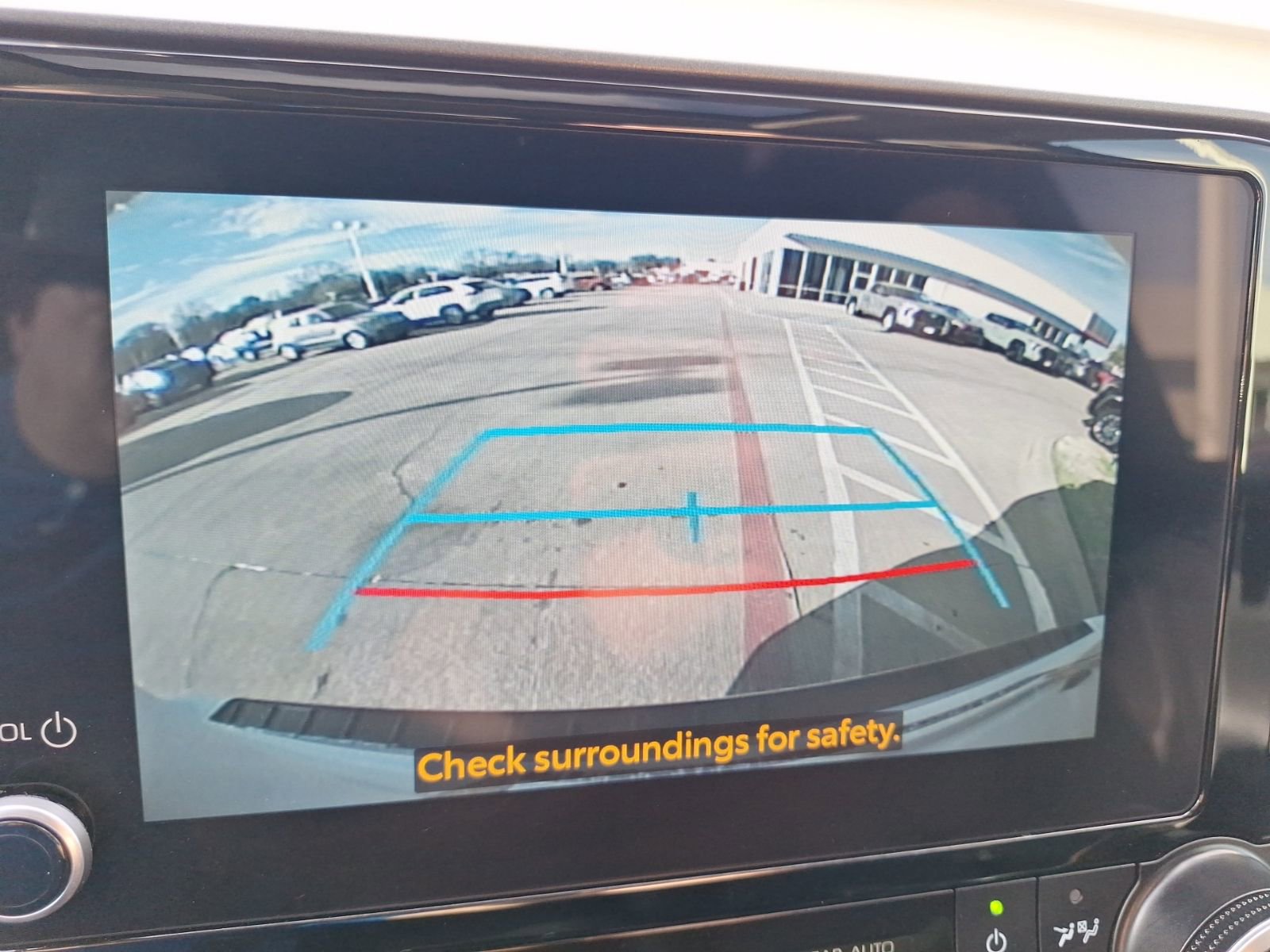 Used 2025 Toyota Highlander XLE image 28