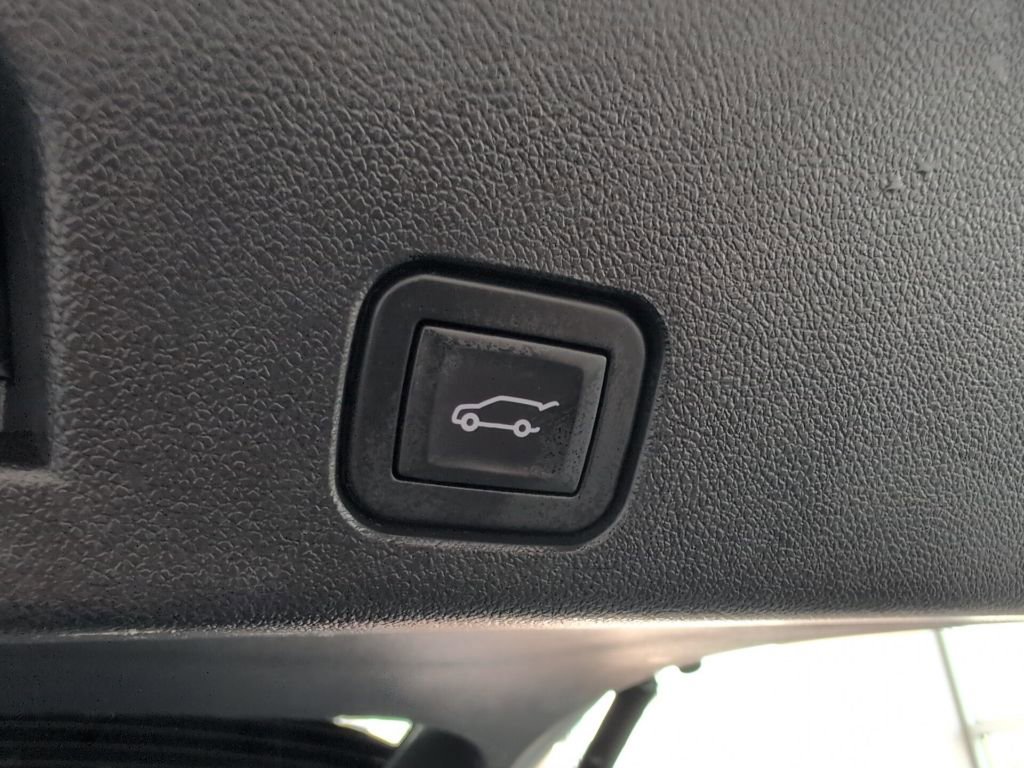 Used 2025 Chevrolet Traverse LT image 9