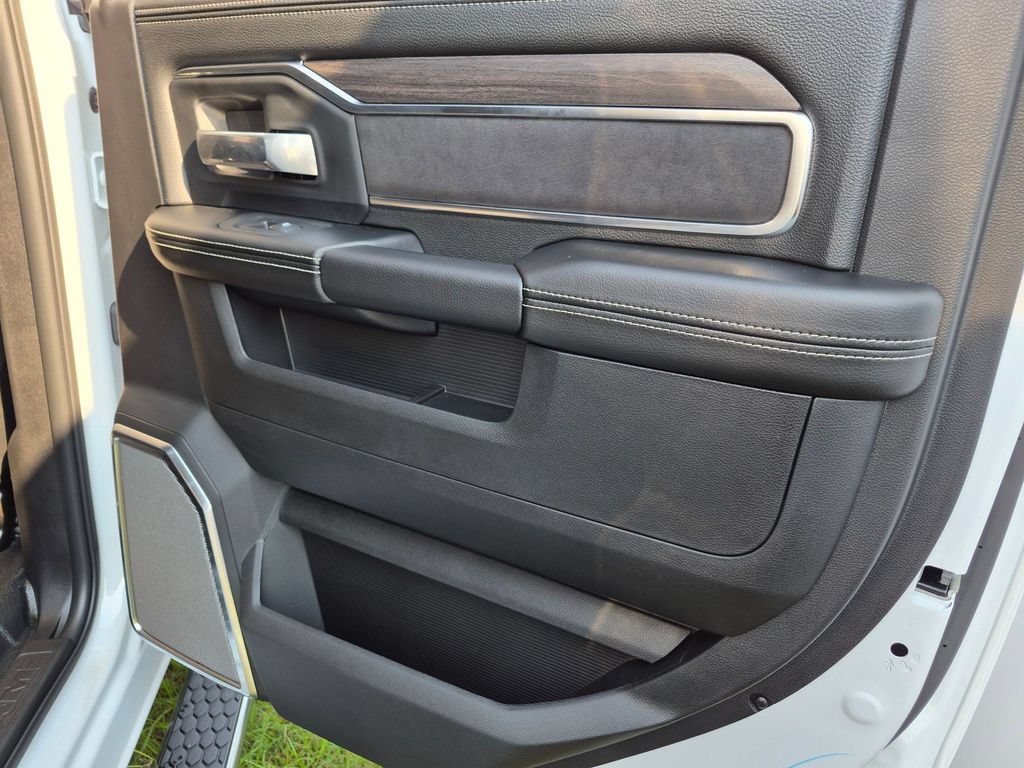 New 2026 RAM 5500 4x4 Crew Cab w/ Laramie Trim Package image 26