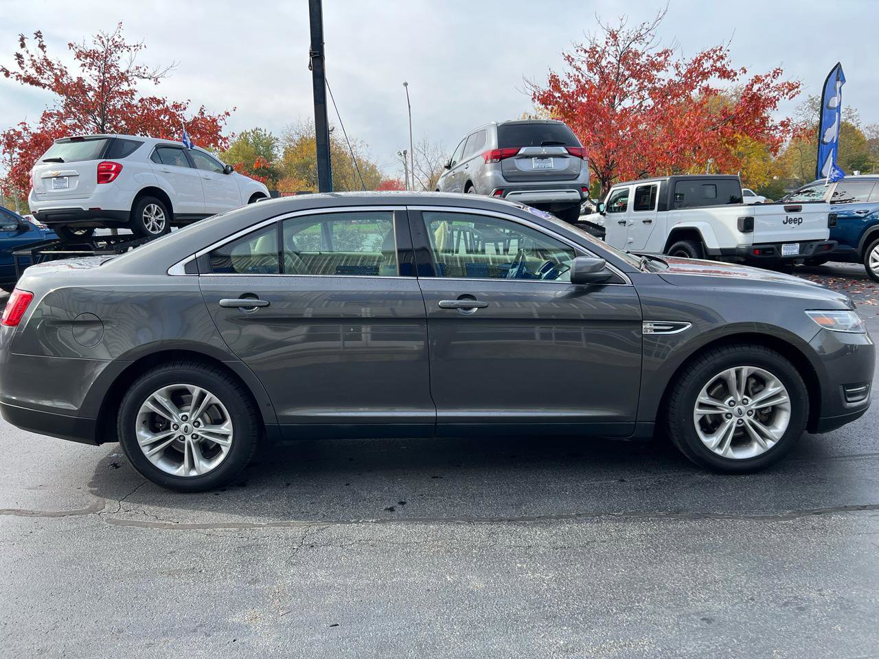 Used 2019 Ford Taurus SEL w/ Equipment Group 201A AWD/4WD image 7