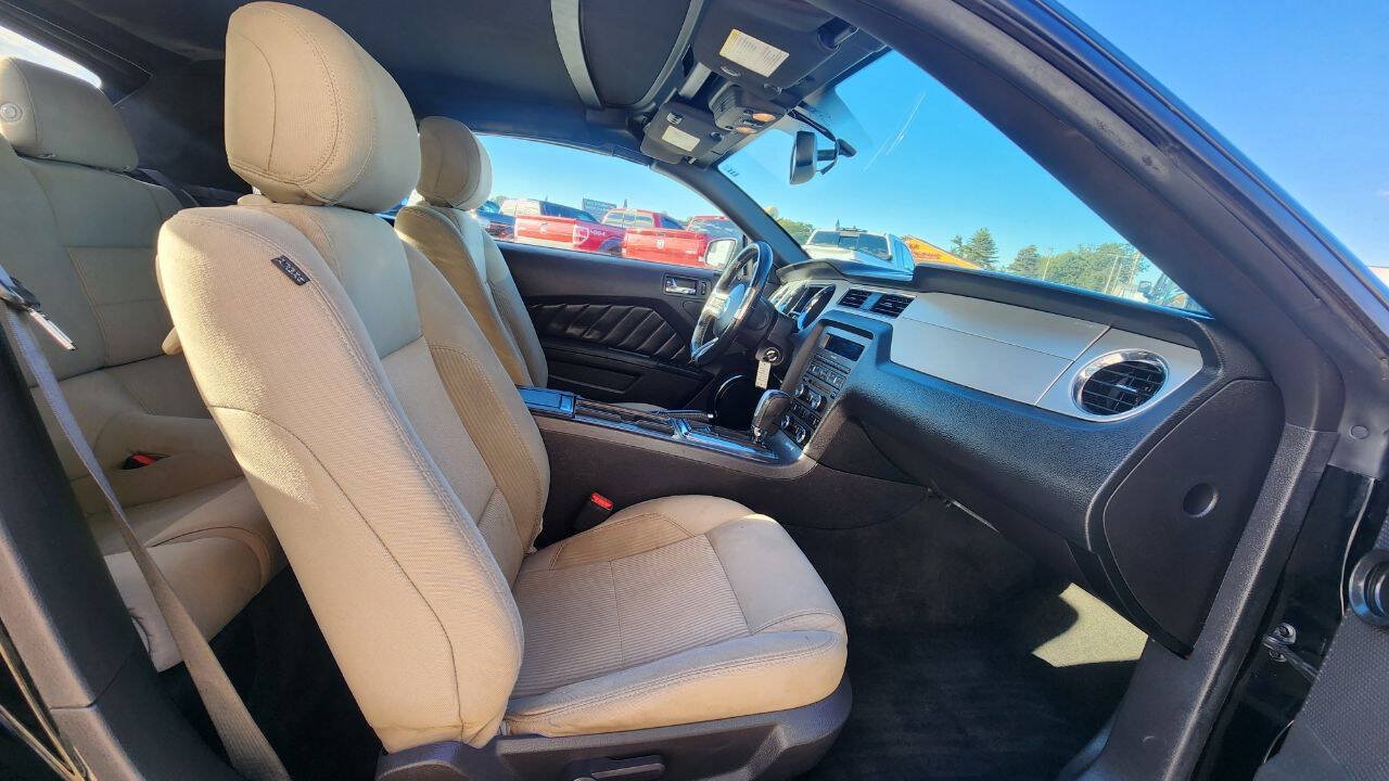 Used 2013 Ford Mustang Premium RWD image 16