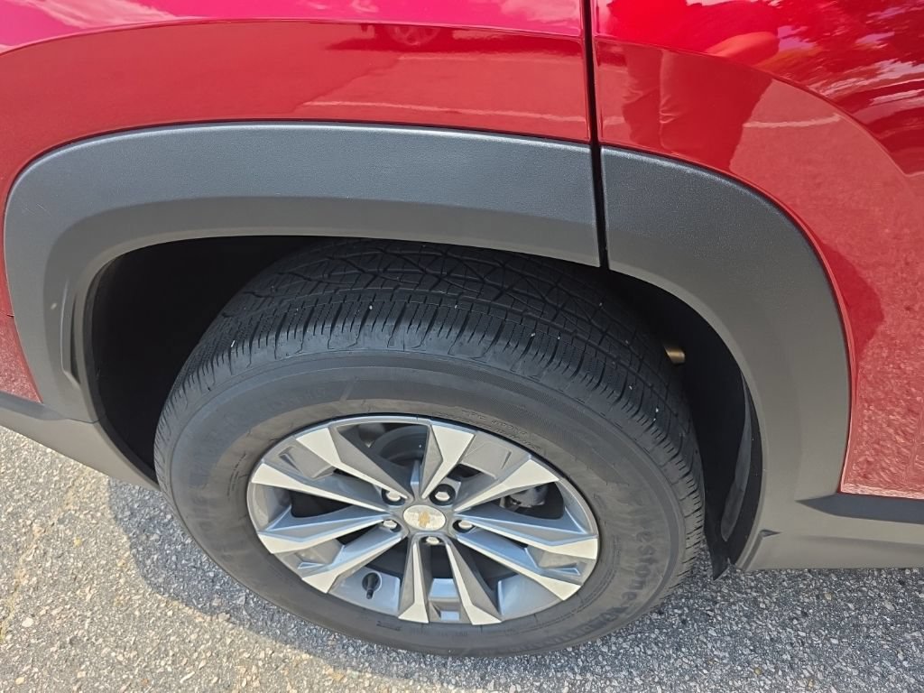 Used 2025 Chevrolet Equinox LT w/ Convenience Package II FWD image 9